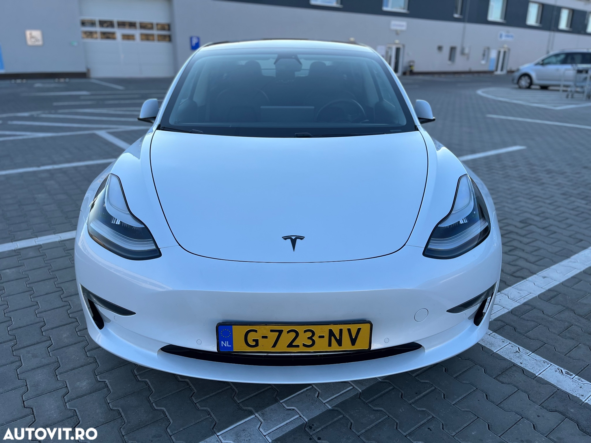 Tesla Model 3 - 5
