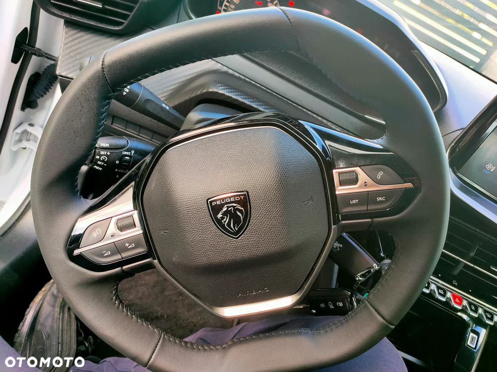 Peugeot 208 - 14