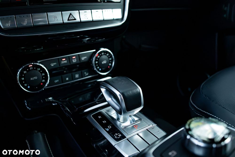 Mercedes-Benz Klasa G 63 AMG AMG SPEEDSHIFT 7G-TRONIC - 32