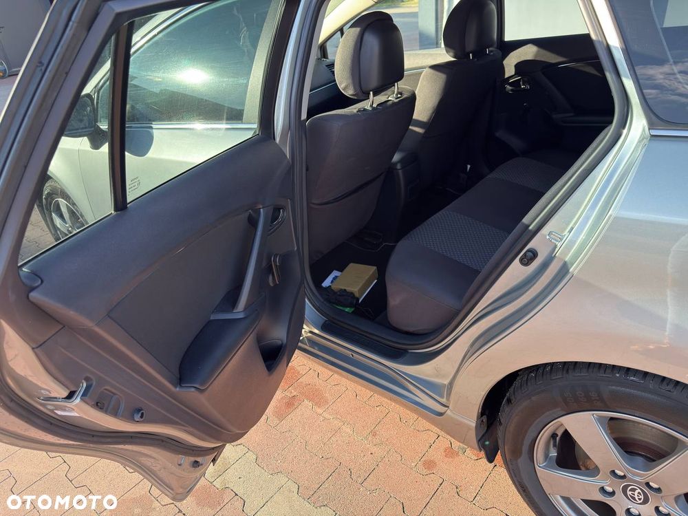 Toyota Avensis 1.6 Luna - 7