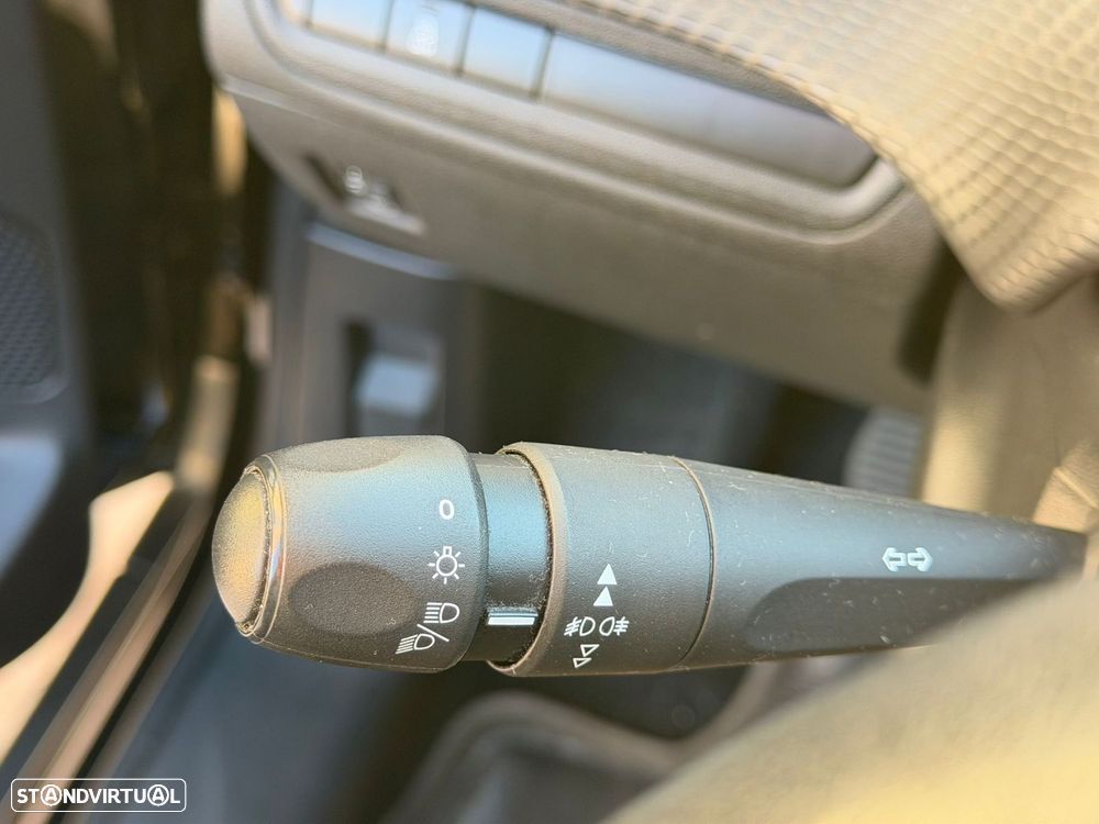 Peugeot 2008 1.2 PureTech Active - 12