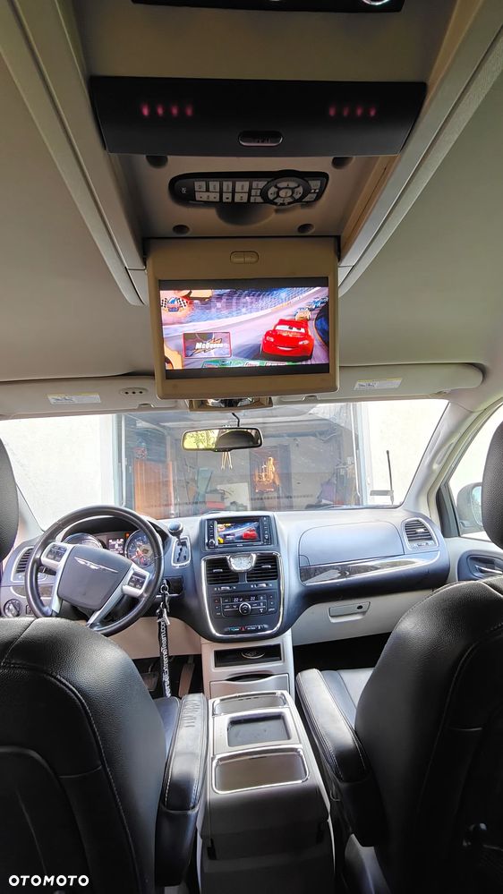 Chrysler Town & Country - 27