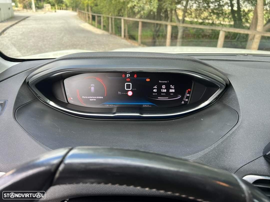 Peugeot 3008 1.5 BlueHDi Allure EAT8 - 19
