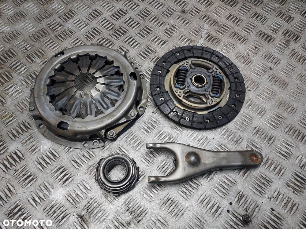 SPRZĘGŁO TARCZA + DOCISK + ŁOŻYSKO OPOROWE TOYOTA YARIS I 1.0 16V - 1