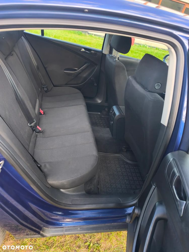 Volkswagen Passat 1.9 TDI Comfortline - 12