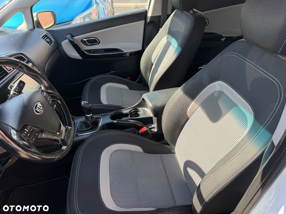 Kia Ceed 1.4 CVVT Dream Team Edition - 11