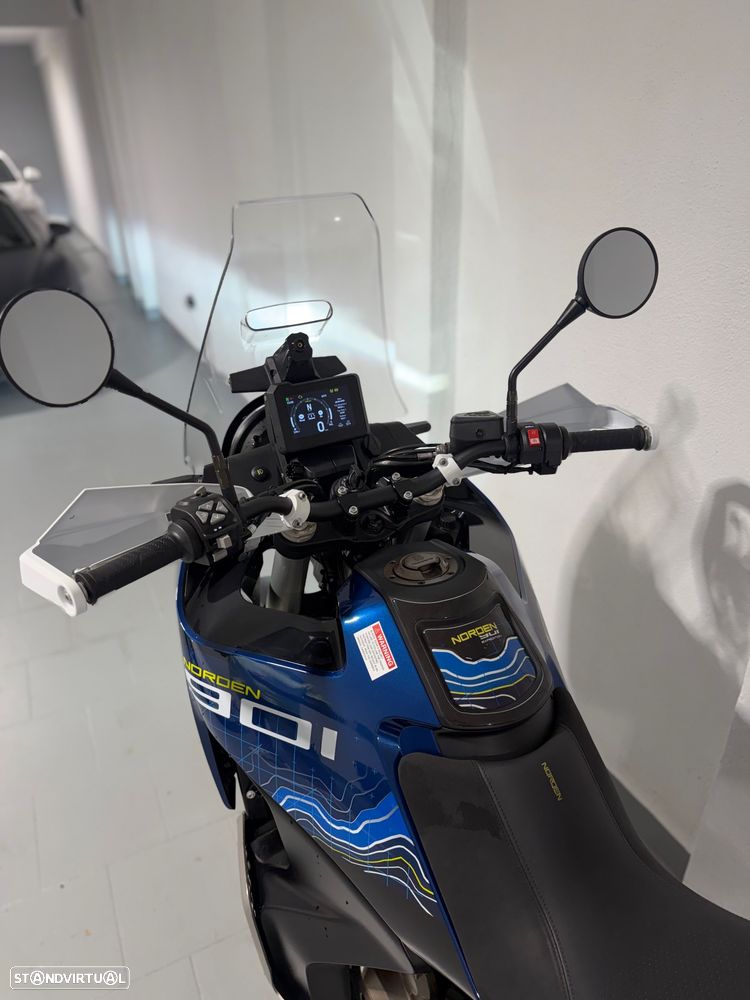 Husqvarna Norden 901 Expedition - 7