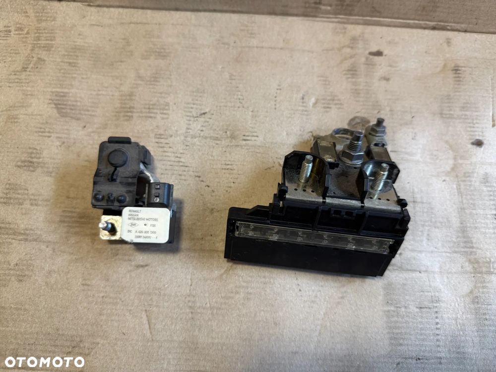 Klema Renault Captur II 250820499R A4209051300 OE - 2