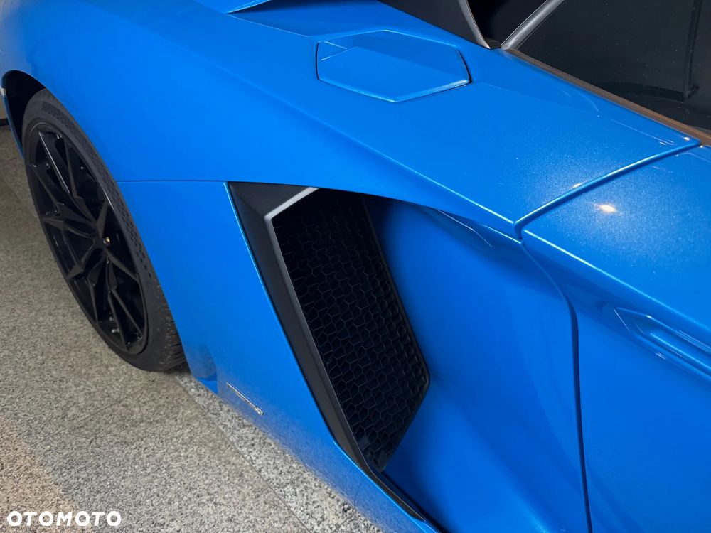 Lamborghini Aventador - 28