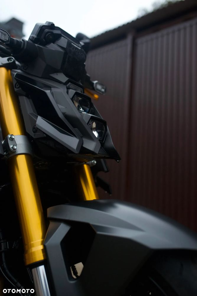 Suzuki GSX - 9