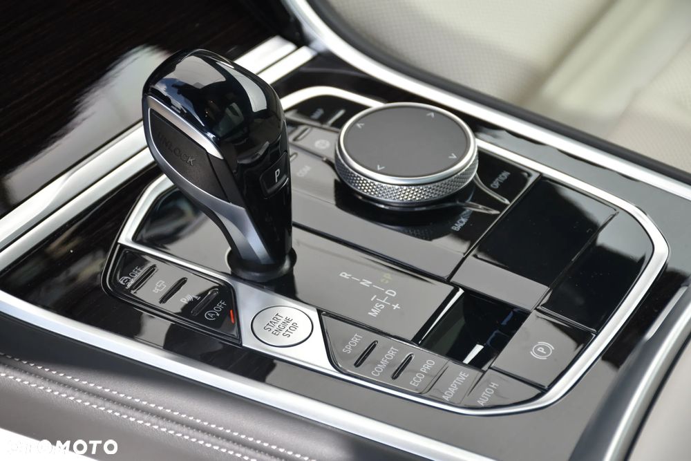BMW Seria 8 - 22