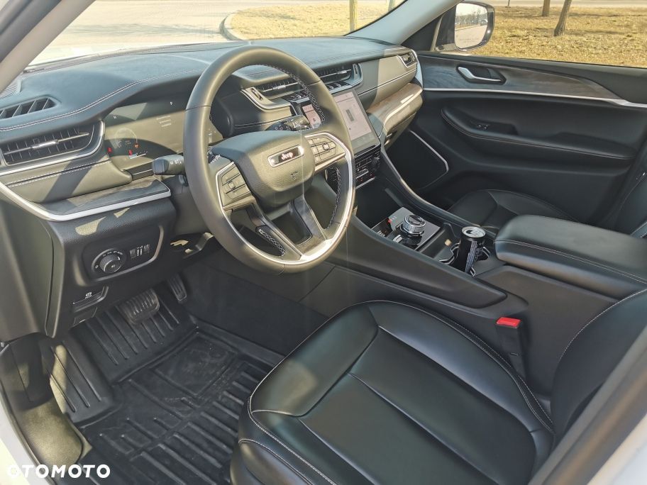 Jeep Grand Cherokee - 12