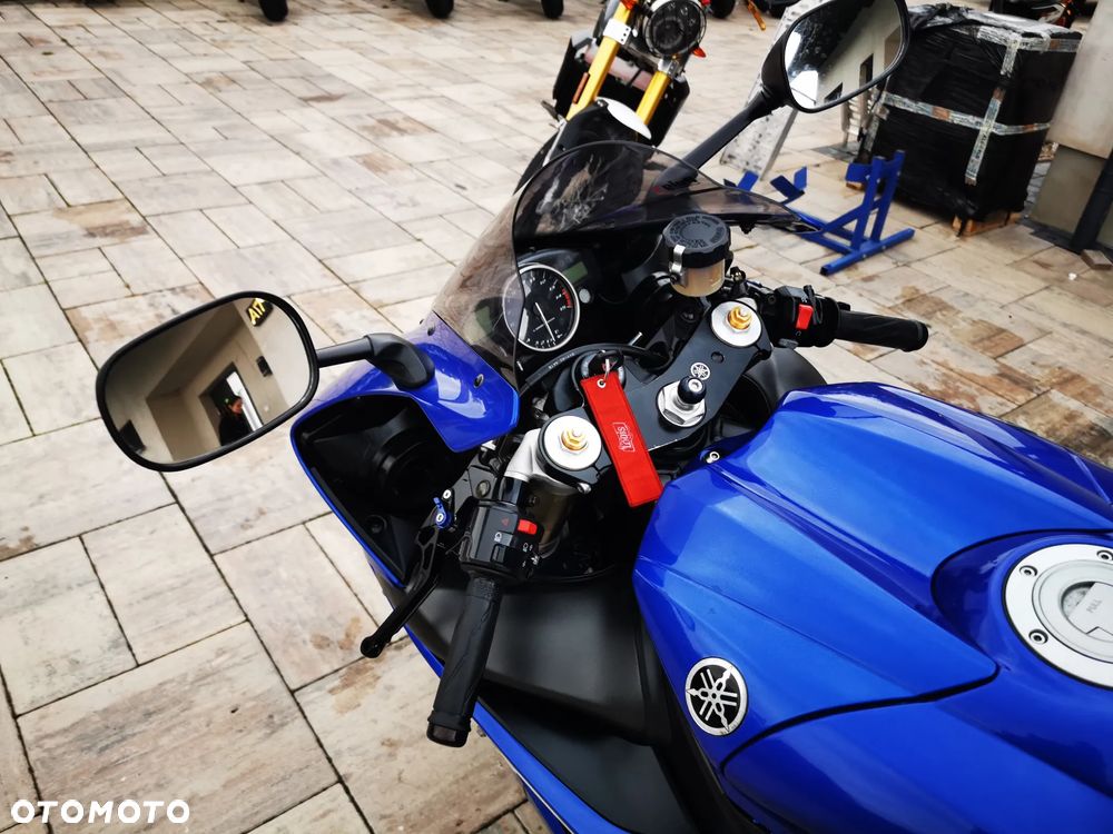 Yamaha R1 - 15