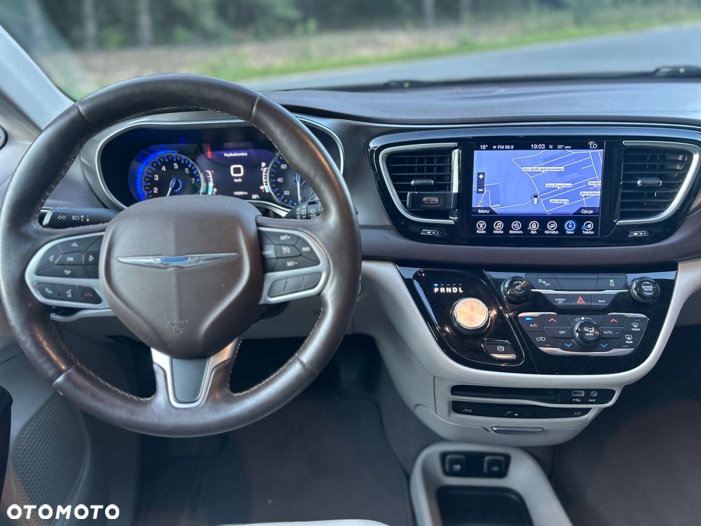 Chrysler Pacifica - 31