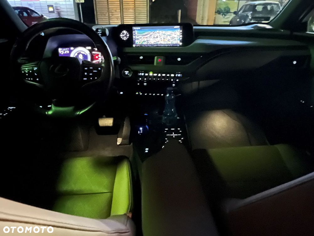 Lexus UX - 24