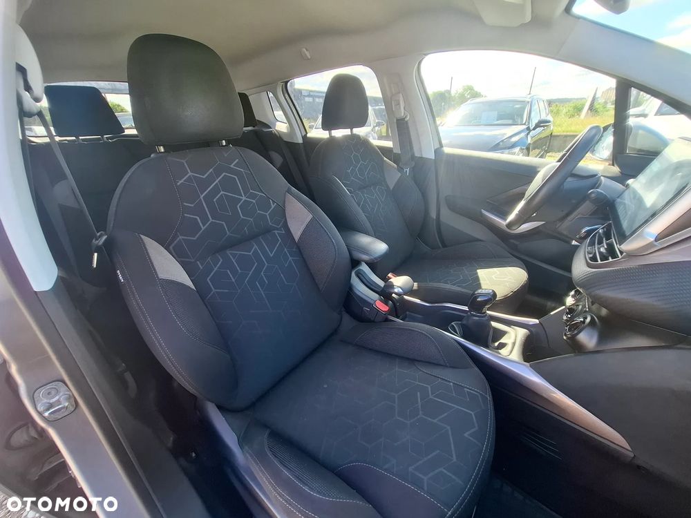 Peugeot 2008 1.6 e-HDi Style S&S - 14