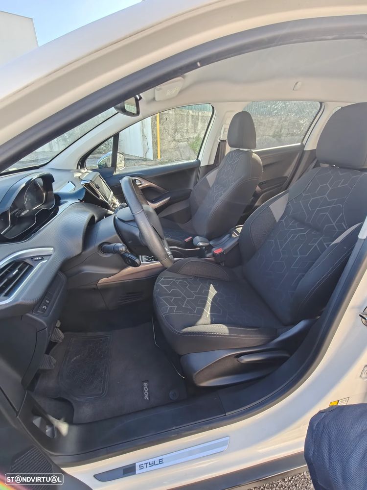 Peugeot 2008 1.2 PureTech Style - 5