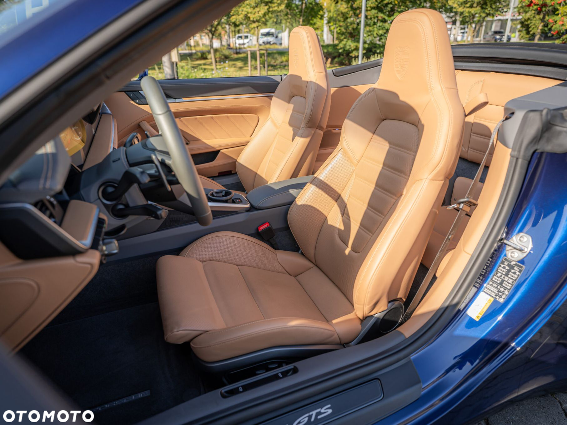 Porsche 911 Carrera GTS Cabrio - 17