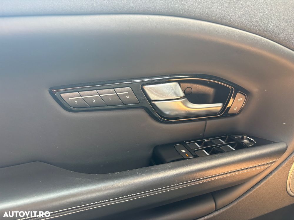 Land Rover Range Rover Evoque - 26