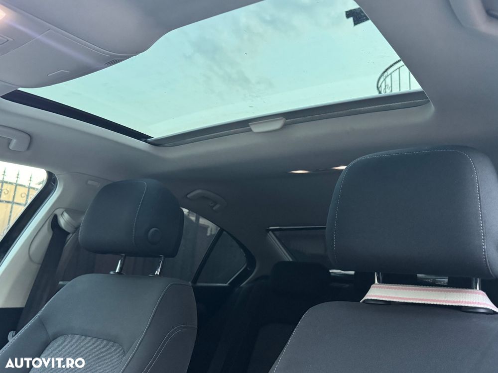 Volkswagen Passat - 12