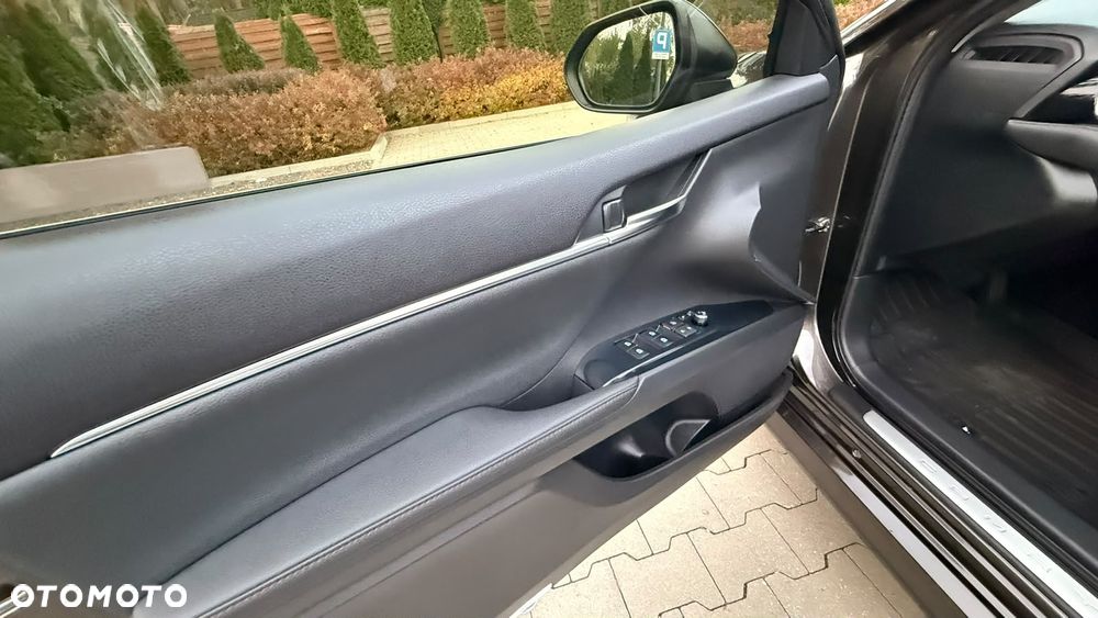 Toyota Camry - 33