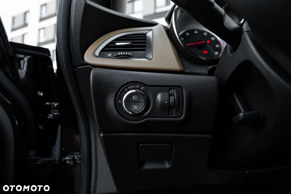 Opel Astra 1.4 Turbo Sports Tourer Automatik Exklusiv - 24