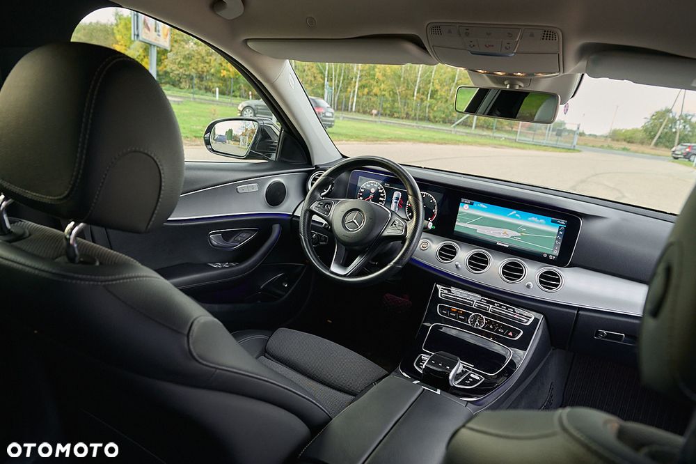 Mercedes-Benz Klasa E 220 d 9G-TRONIC - 21