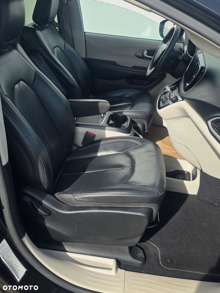 Chrysler Pacifica - 29