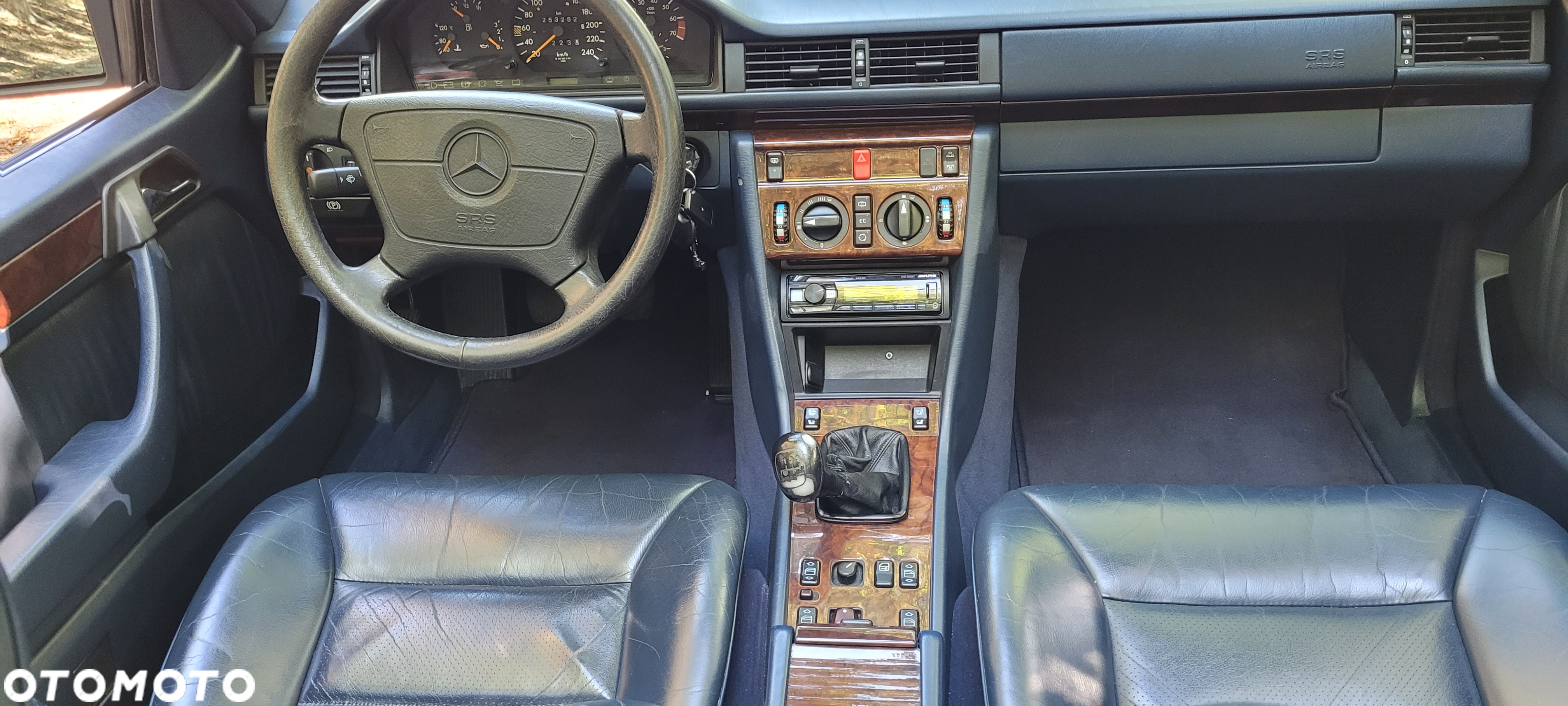 Mercedes-Benz Klasa E 220 - 21