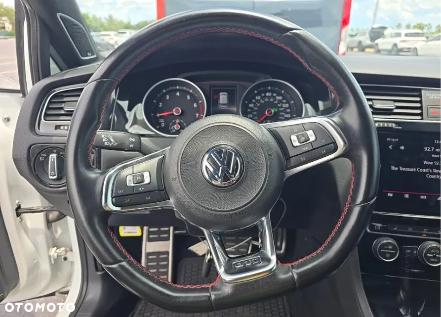 Volkswagen Golf - 8