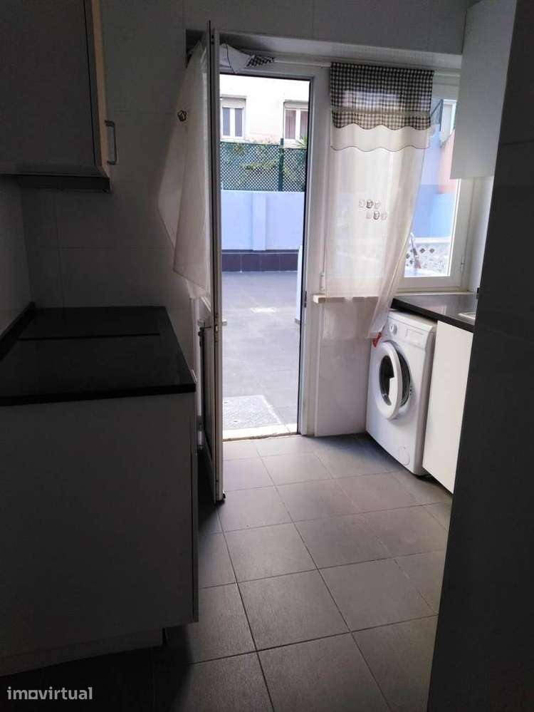 ARROIOS - T0 com terraço - Contrato 3 anos renovavel - Grande imagem: 4/10