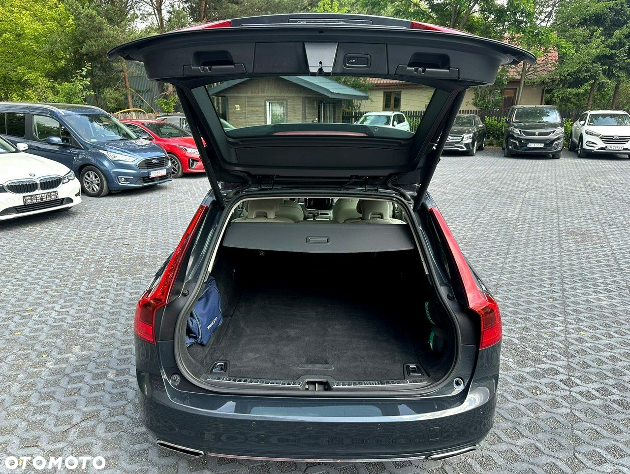 Volvo V90 D5 AWD Momentum - 10