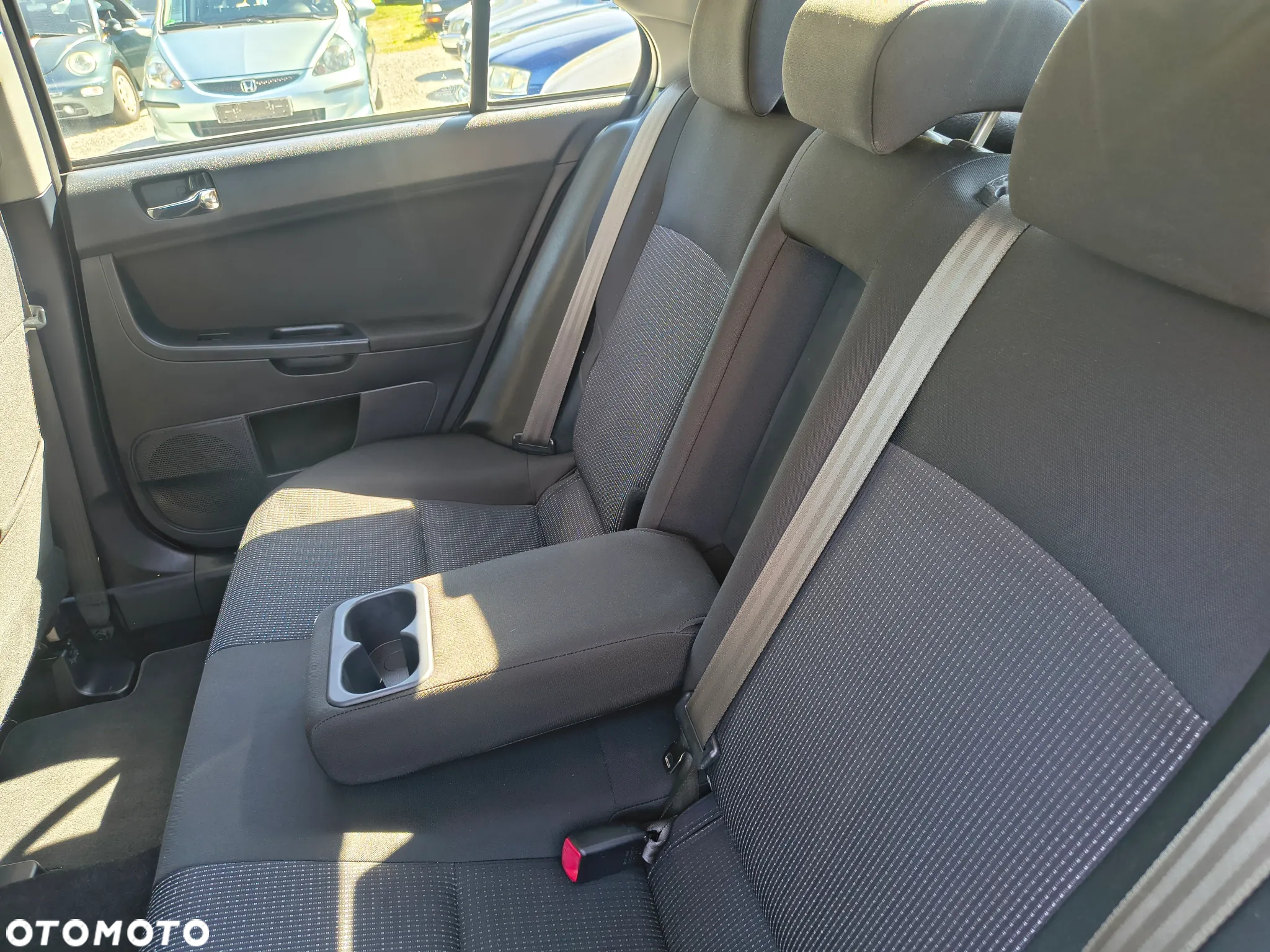 Mitsubishi Lancer 1.5 Invite - 28