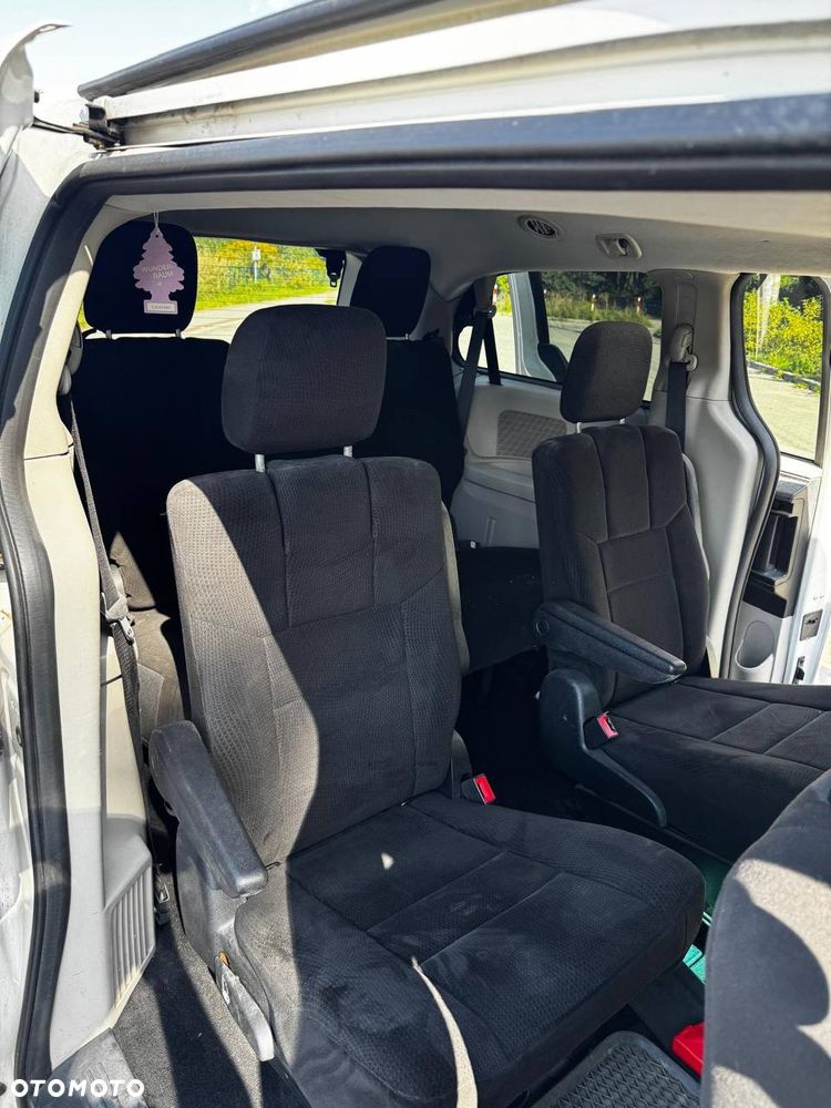 Dodge Caravan - 19