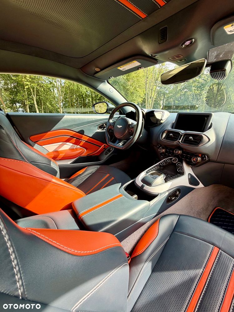 Aston Martin Vantage - 18