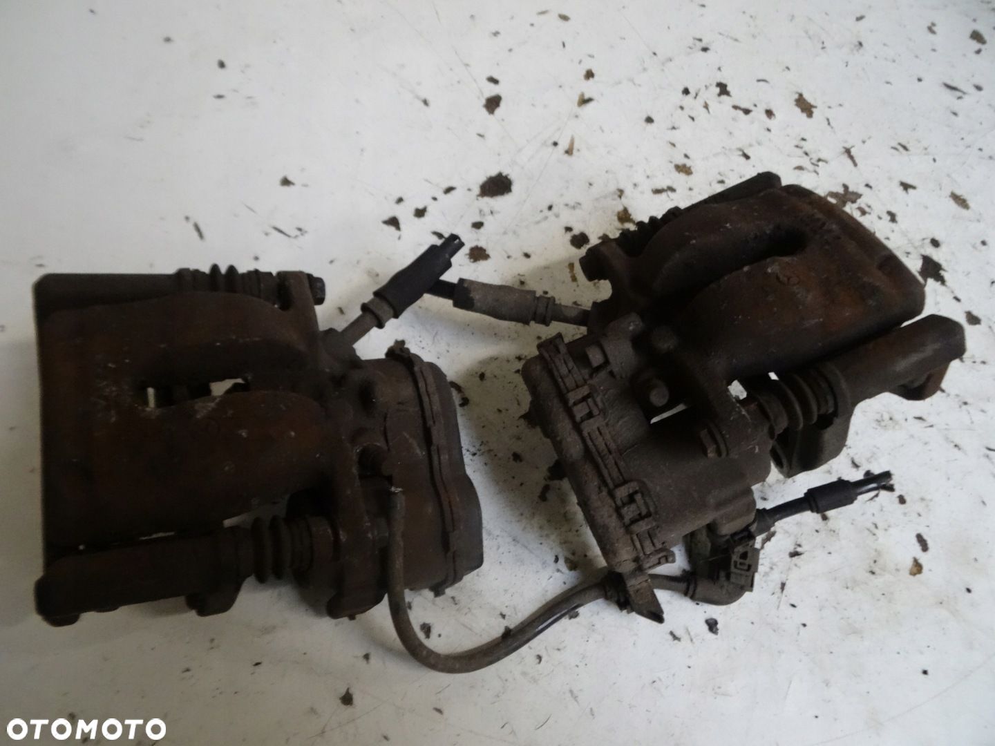 ZACISKI PRAWY TYŁ ELEKTRYCZNE MERCEDES W246 - 1