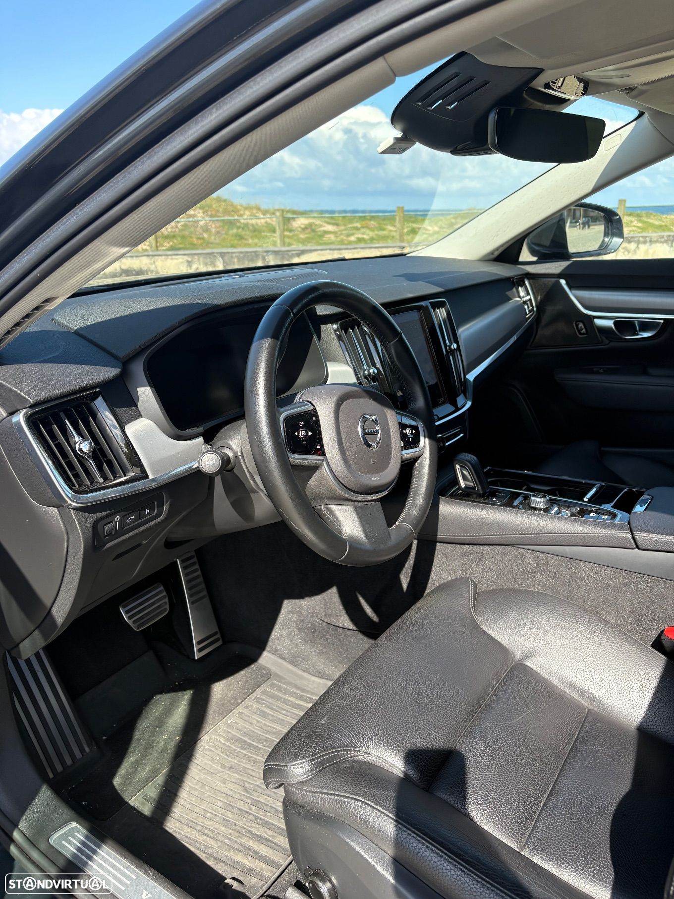 Volvo V90 2.0 T8 Momentum Plus AWD Geartronic - 4