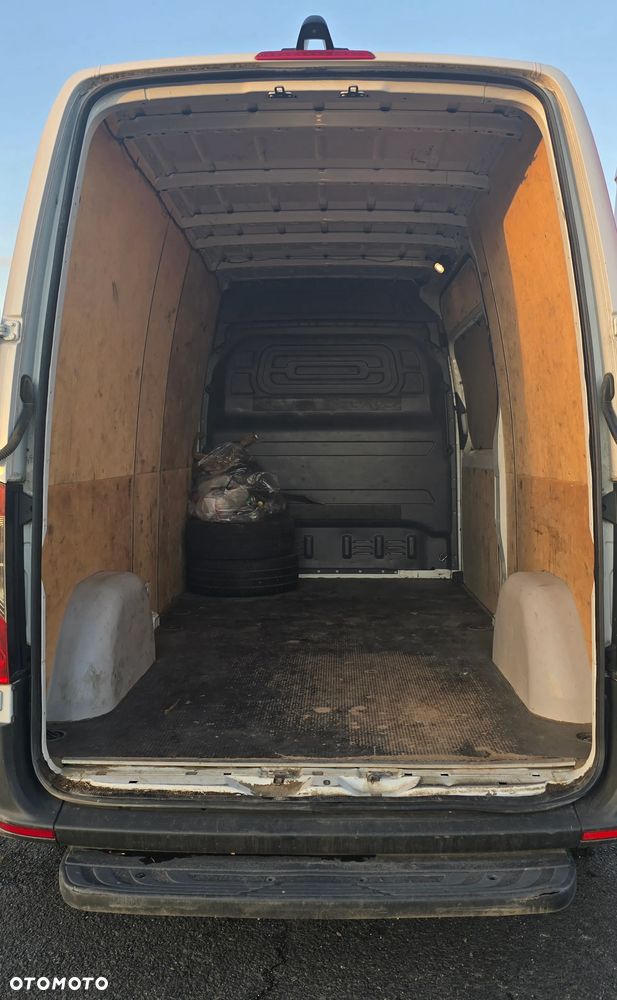 Mercedes-Benz Sprinter - 14