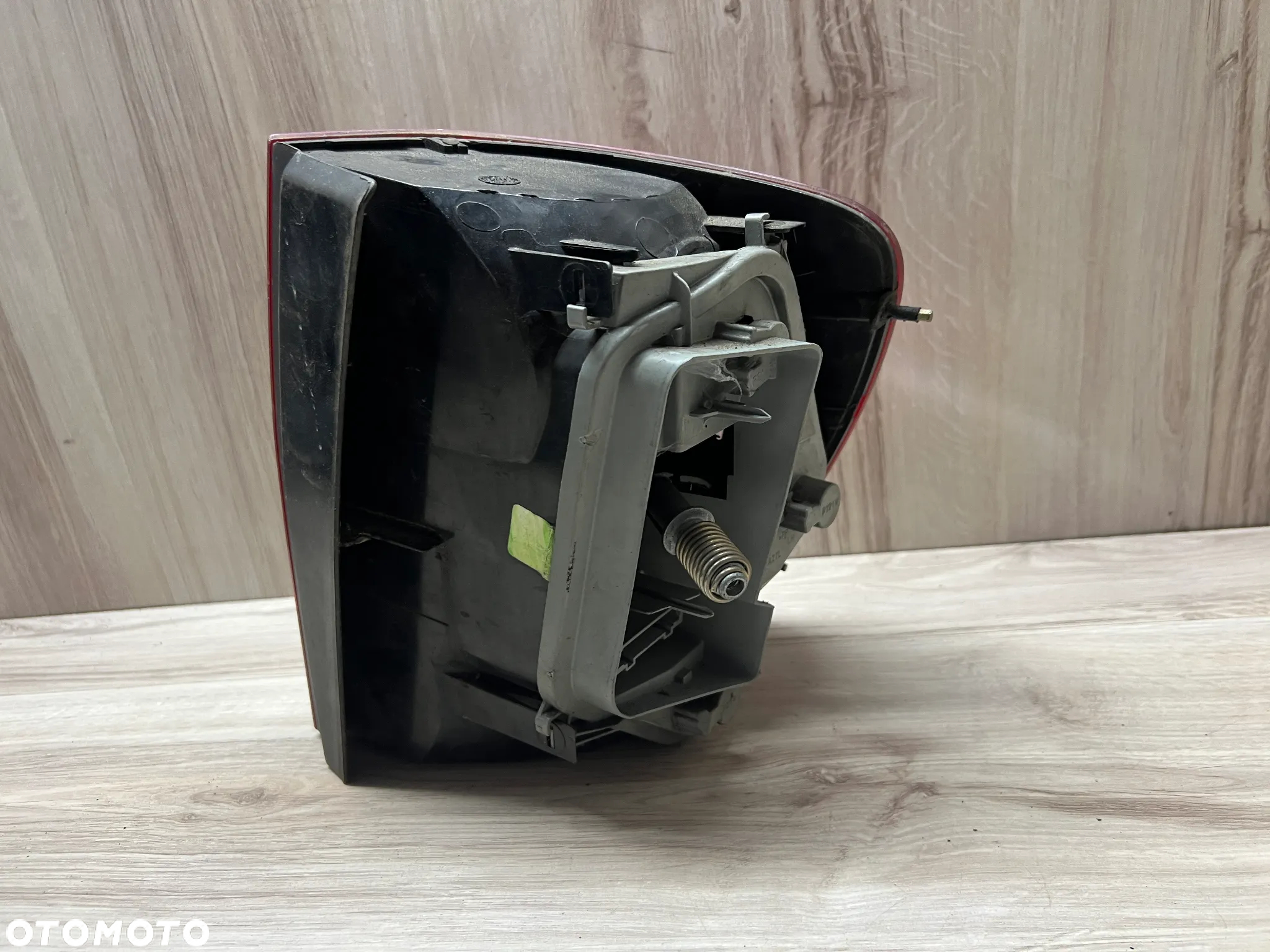 LAMPA TYLNA LEWA VW FOX - 2