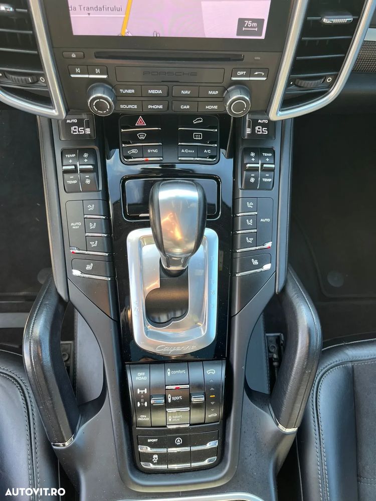 Porsche Cayenne - 12