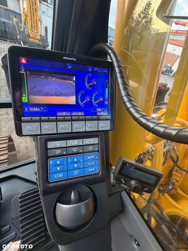 Komatsu PC240LC-11 - 37