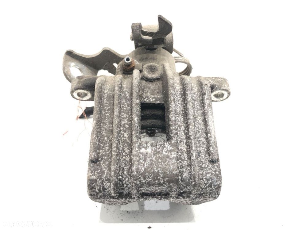 ZACISK LEWY TYŁ - 80.00 PLN - AUDI A6 C5 (4B2) 1997 - 2005 1.8 T 110 kW [150 KM] benzyna 1997 - - 1