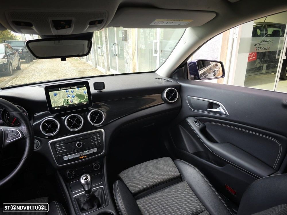 Mercedes-Benz CLA 180 d Shooting Brake - 16