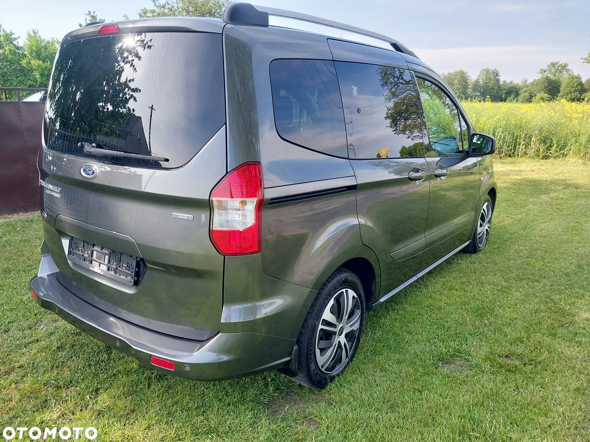 Ford Tourneo Courier 1.0 EcoBoost Titanium - 4