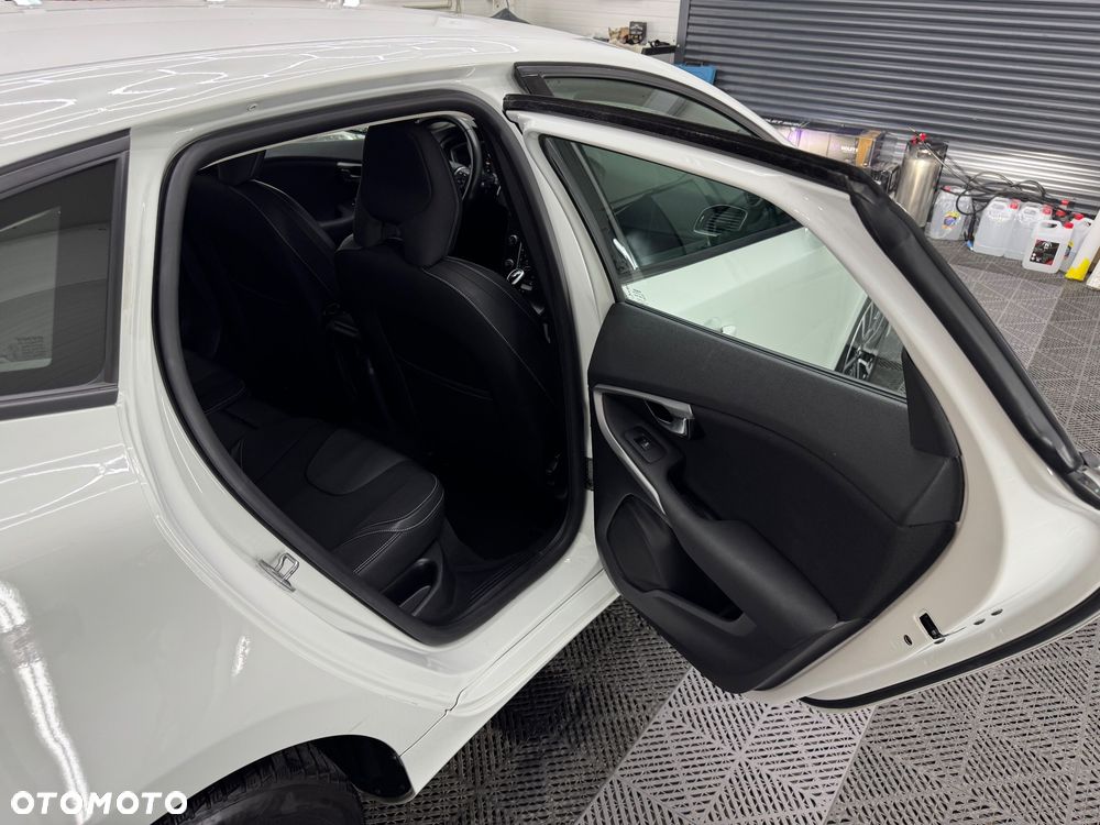 Volvo V40 T2 Geartronic Momentum - 22
