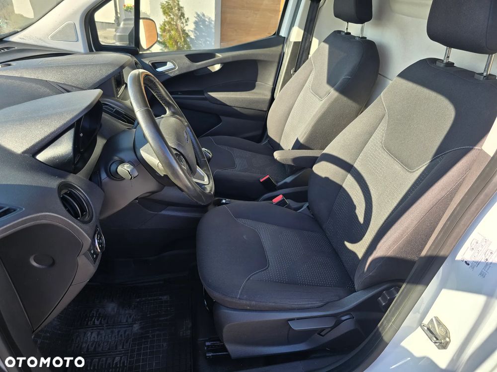 Ford Transit Courier - 8