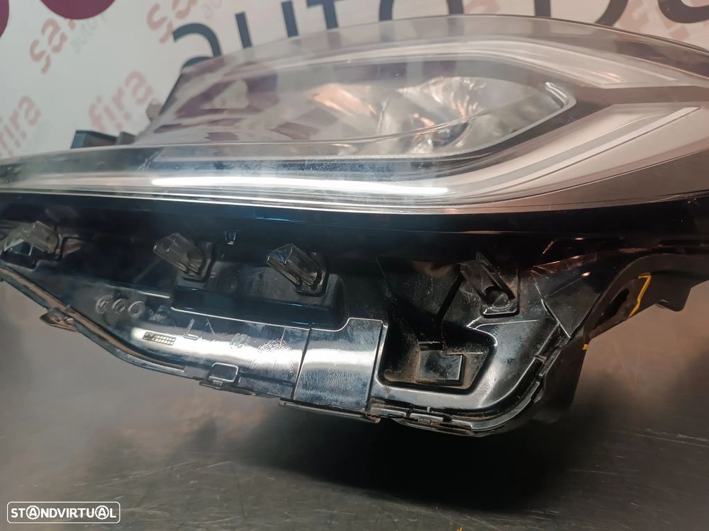 ÓTICA / FAROL TOYOTA AYGO X 2022-2025 - ESQUERDO 02A29318 (APOIOS PARTIDOS) - 2