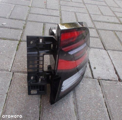 KIA SPORTAGE V 5 PRAWA TYLNA LED ORYGINAŁ - 2