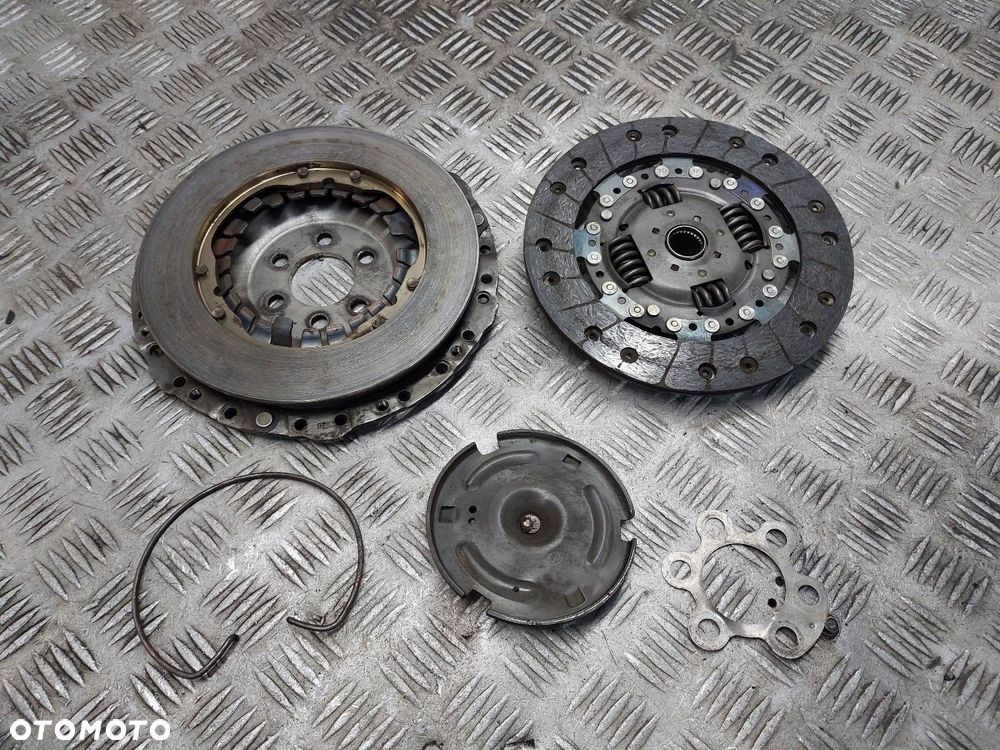 SPRZĘGŁO TARCZA + DOCISK VOLKSWAGEN GOLF IV 1.6 8V - 4