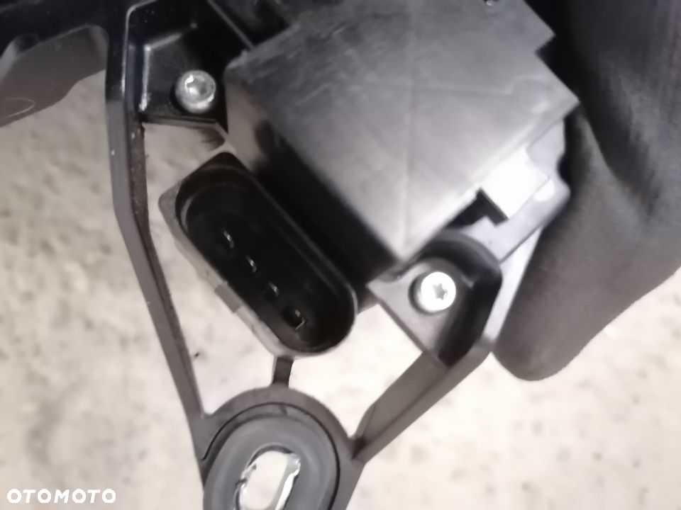 Silniczek Wycieraczki Tył Tylny VW Touran I -03 1T0955711 - 5